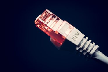 Oman LAN verkon nopeus riippuu monesta eri asiasta. Tärkeimpiä netin nopeuteen vaikuttavia asioita ovat liittymän maksiminopeus ja miniminopeus, sekä käytettävä laajakaista tekniikka. 